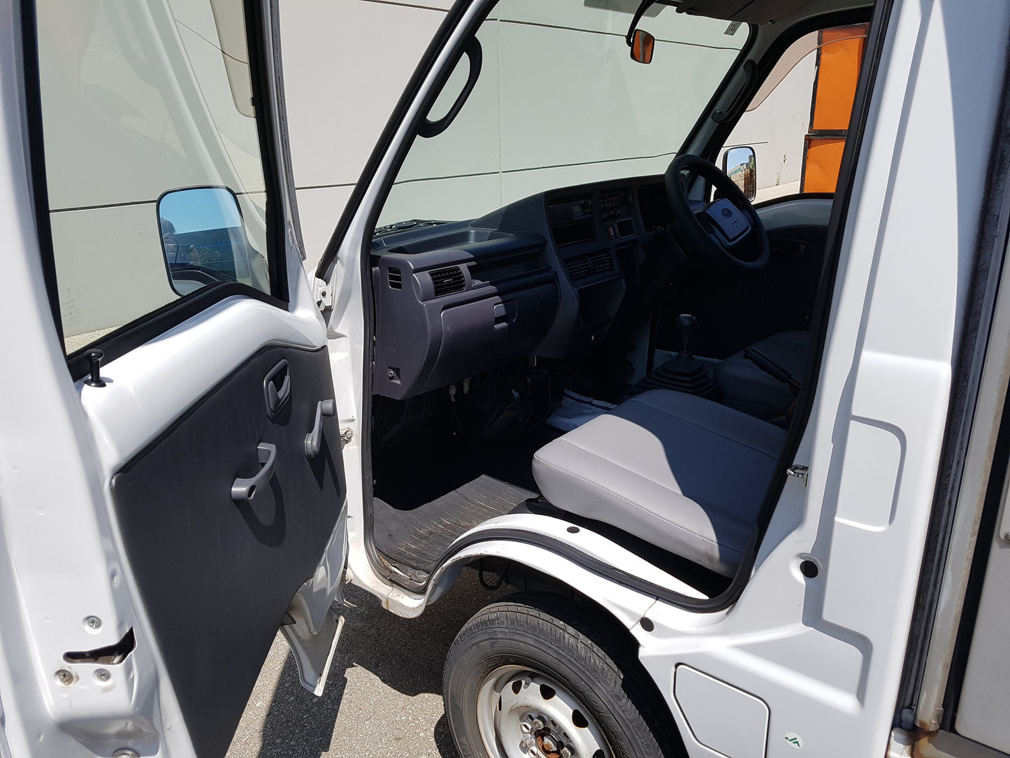 Low kms, rare 2010 Subaru Sambar 4WD Manual with AC, Enclosed Cube Van