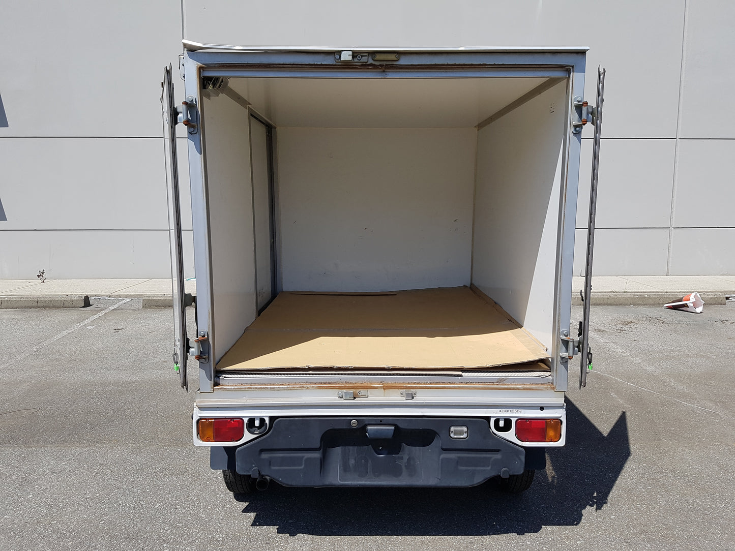 Low kms, rare 2010 Subaru Sambar 4WD Manual with AC, Enclosed Cube Van