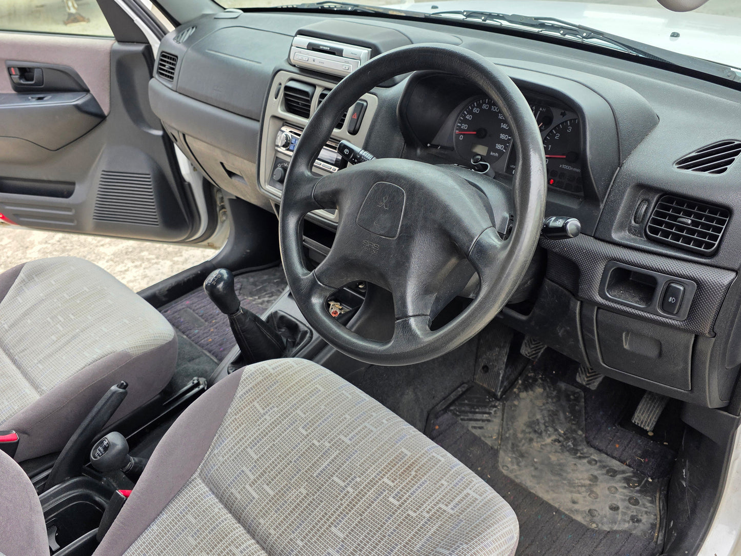 2002 Mitsubishi Pajero IO 4WD
