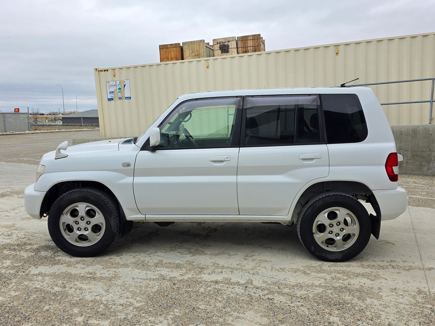 2002 Mitsubishi Pajero IO 4WD