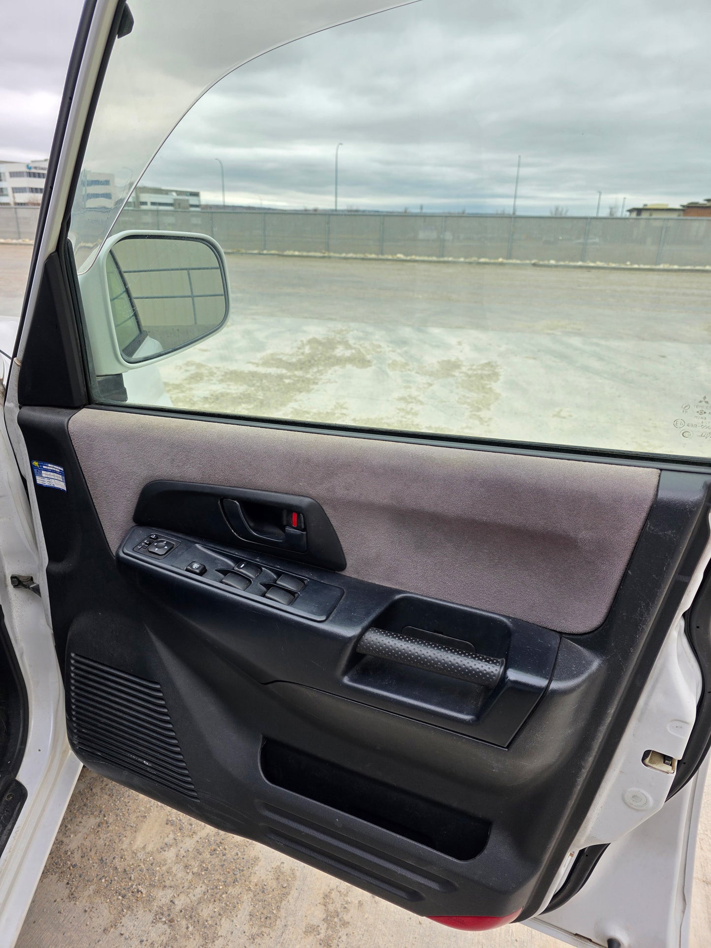 2002 Mitsubishi Pajero IO 4WD