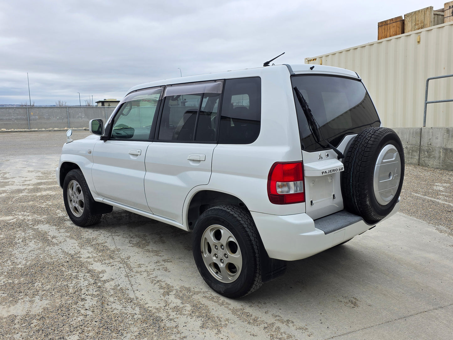 2002 Mitsubishi Pajero IO 4WD