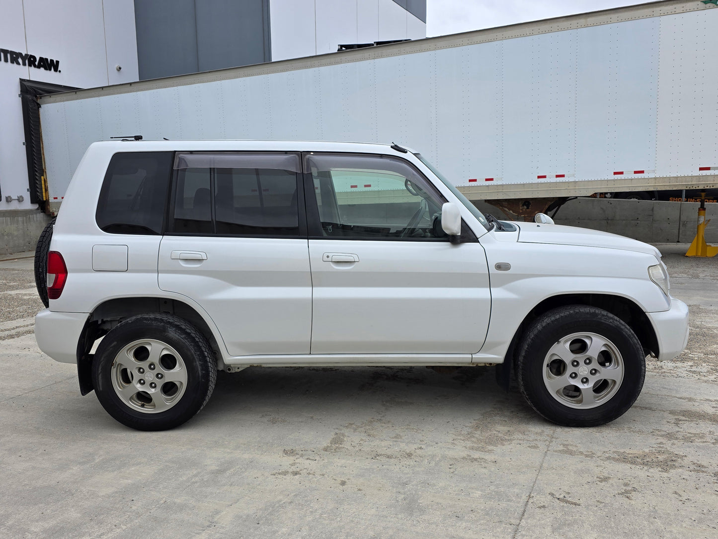 2002 Mitsubishi Pajero IO 4WD