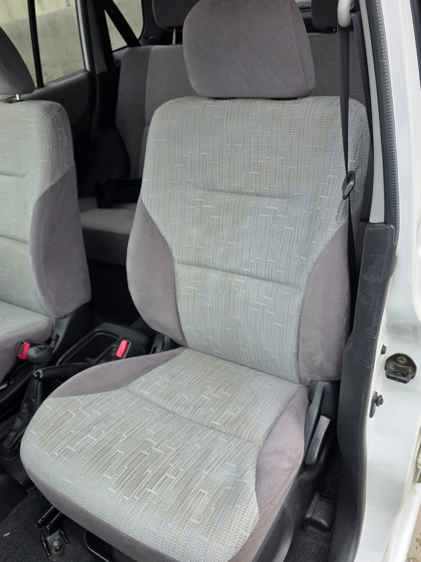 2002 Mitsubishi Pajero IO 4WD