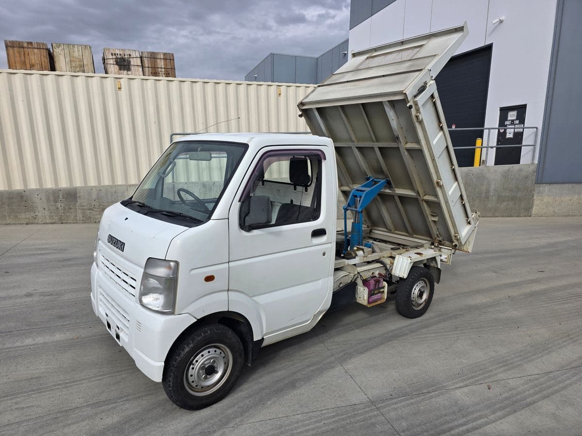 2004 Suzuki Carry 4WD 5-Speed Dump Bed — kei truck for sale in Calgary