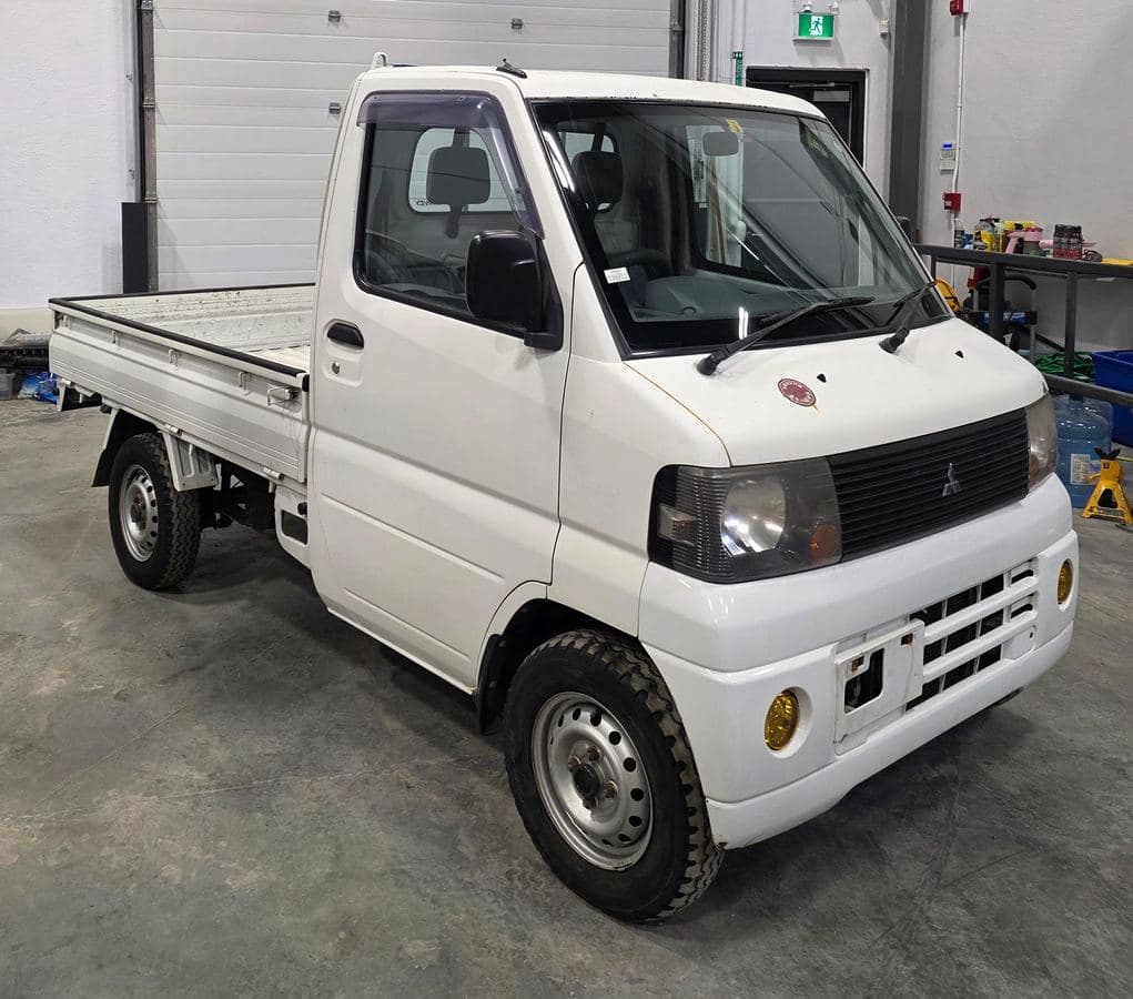 2007 Mitsubishi Minicab 4WD 5-Speed Manual — kei truck for sale in Calgary