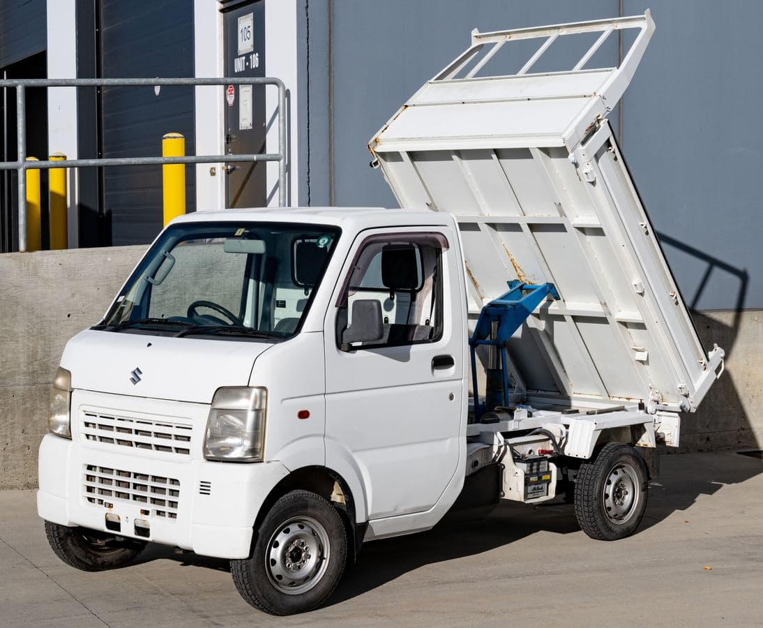 2005 Suzuki Carry 4WD 5-Speed Dump Bed — kei truck for sale in Calgary
