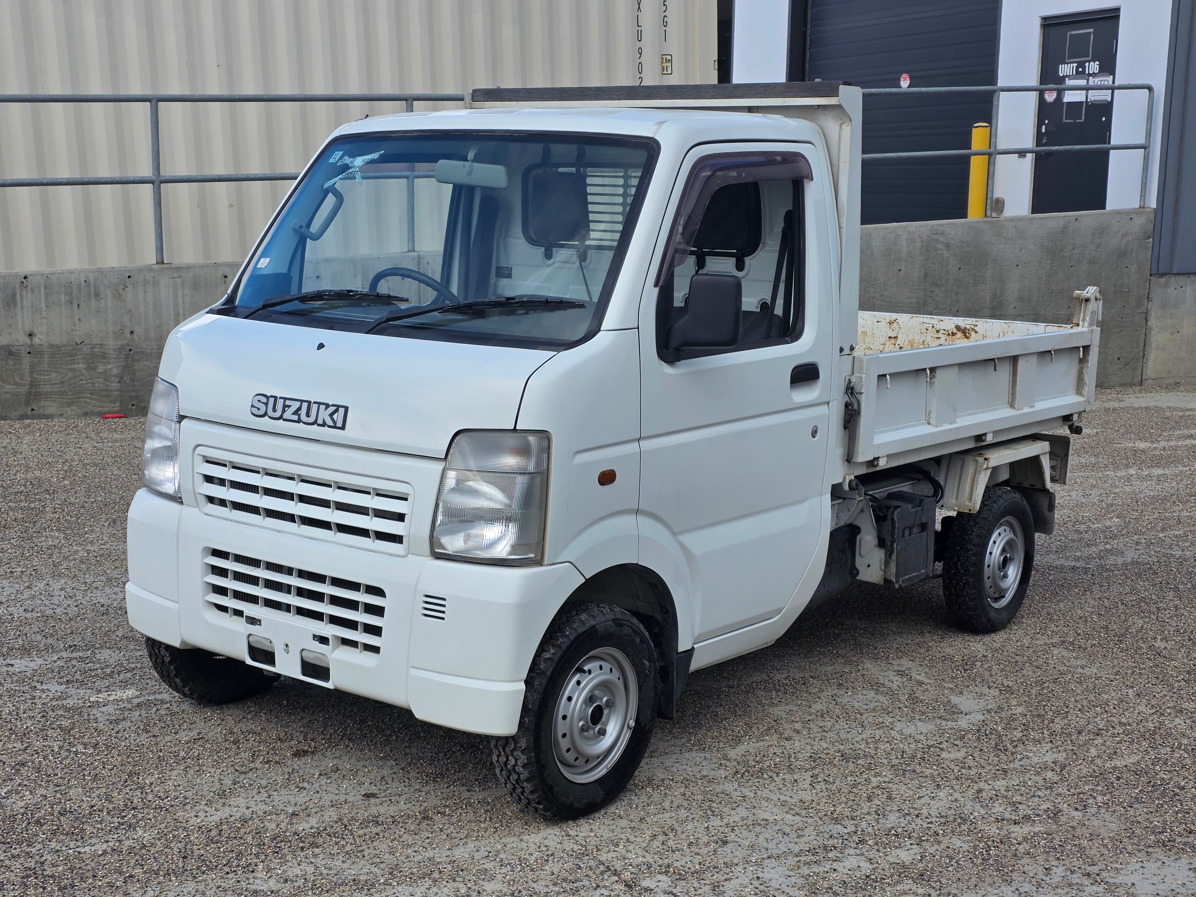 2005 Suzuki Carry Dump 4WD 5-Speed Manual — kei truck for sale in Calgary