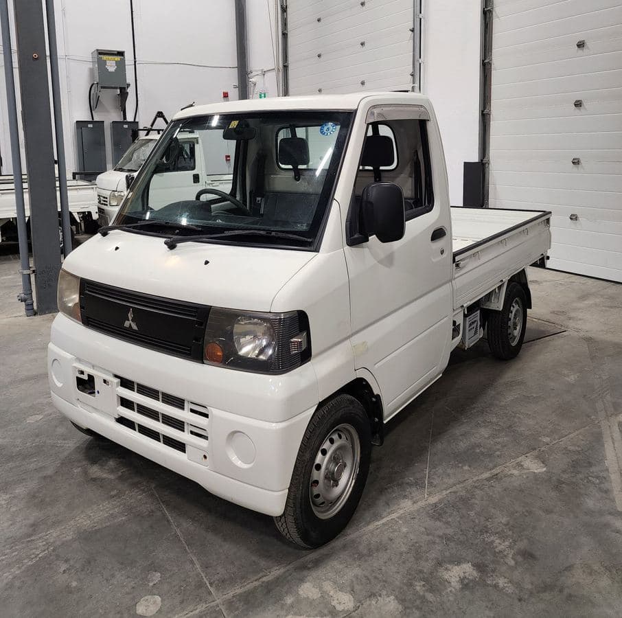 2008 Mitsubishi Minicab 4WD 5-Speed Manual — Low KMs — kei truck for sale in Calgary