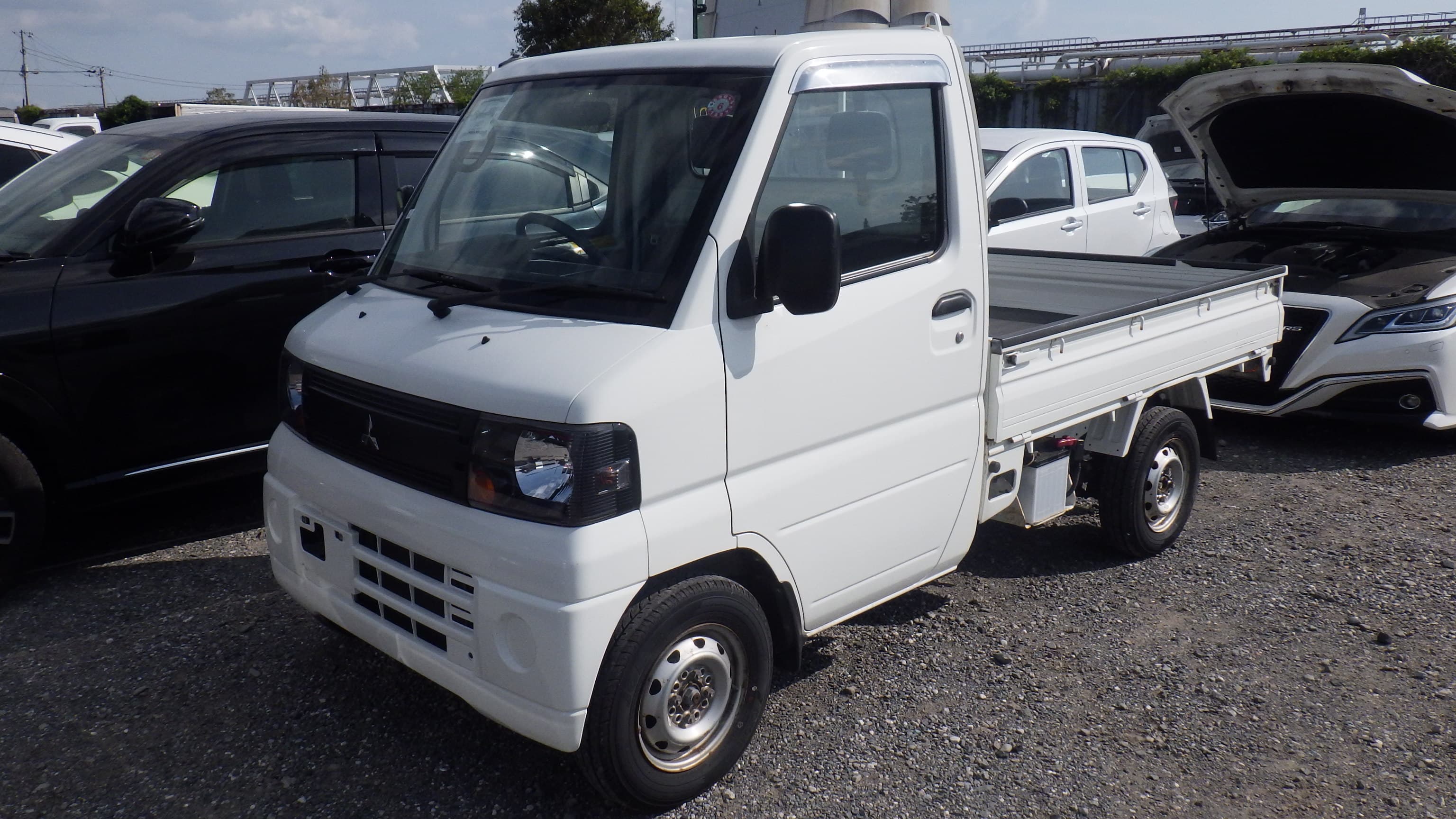 2009 Mitsubishi Mini Cab Truck Dump Bed 4WD 5-Speed Manual Under 15,000KMS! — kei truck for sale in Calgary