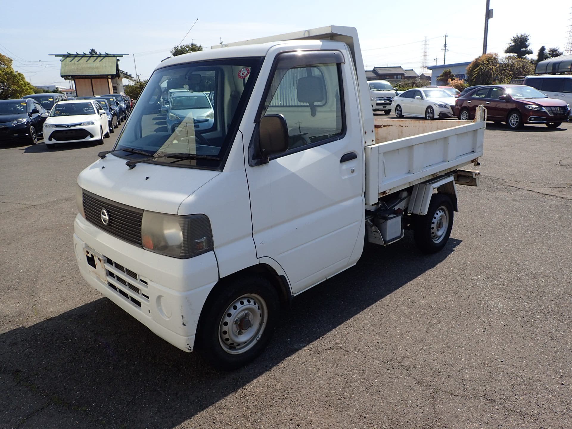 2005 Nissan Clipper Truck Dump Bed 4WD 5-Speed Manual — kei truck for sale in Calgary