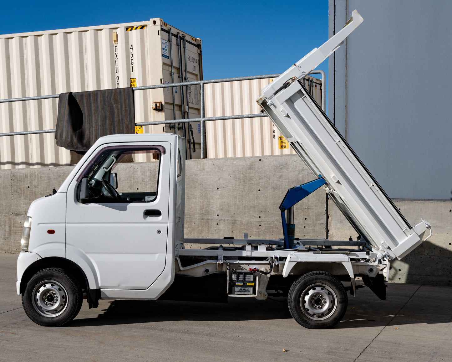 2005 SUZUKI CARRY 4WD 5 Speed Low Kms DUMP BED Kei Truck